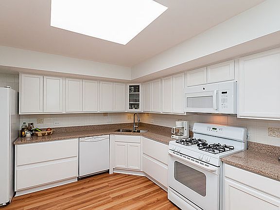 5th image of 235 Marengo Ave APT 7E