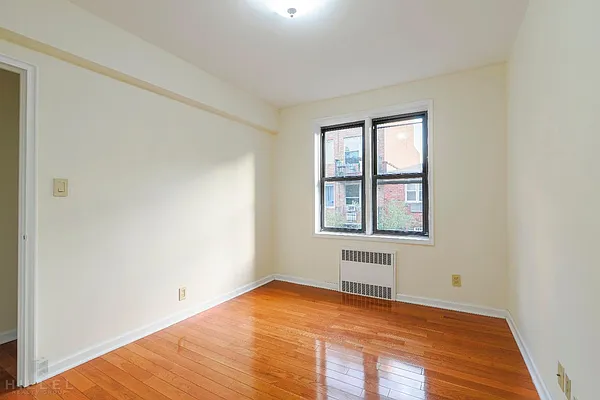 Rented by Hillel Realty Group | media 16