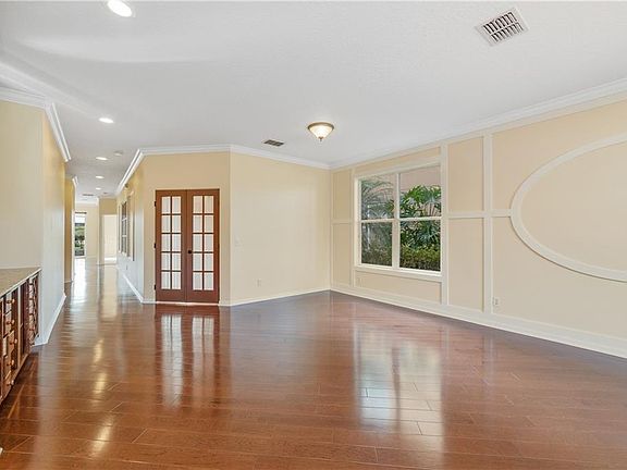 3rd image of 1346 Oakcrest Ct