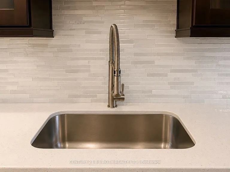Succession Cres — Photo 12