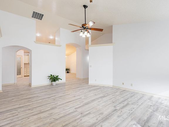 4th image of 4227 N Rhodes Ave