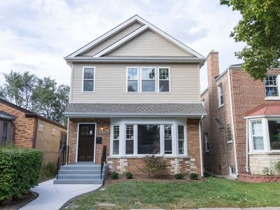 2818 W Jerome St, Chicago, IL, 60645