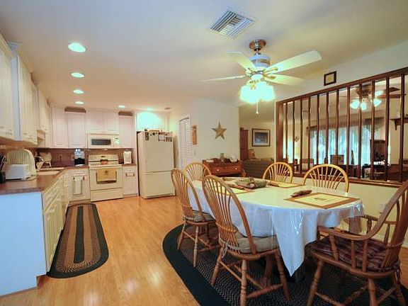 Eat-in Kitchen