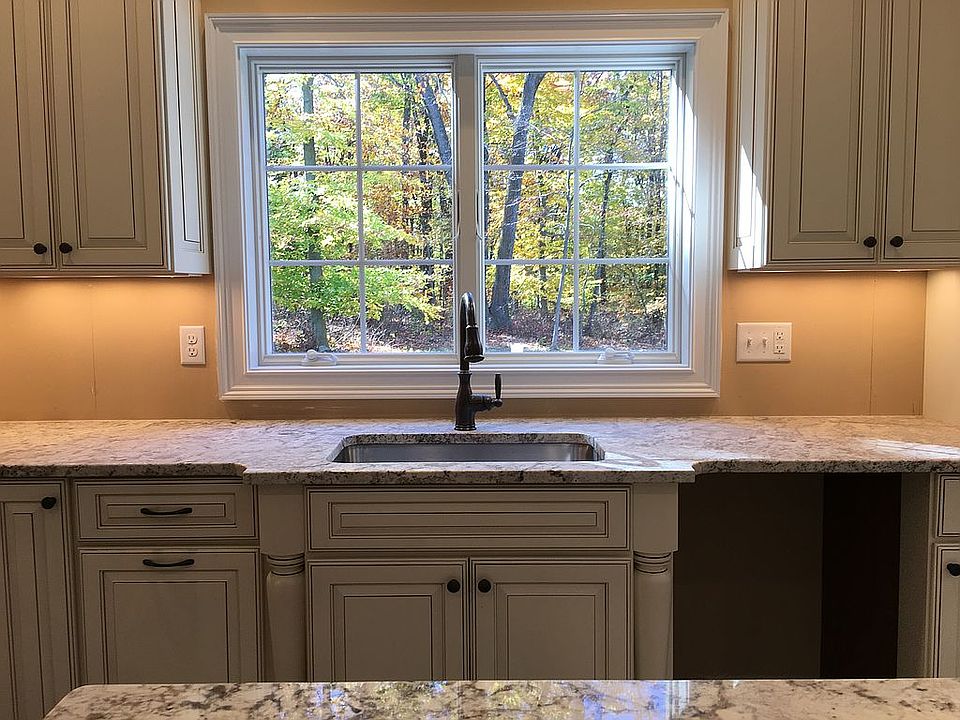2nd image of 11 Quaker Ridge Ct