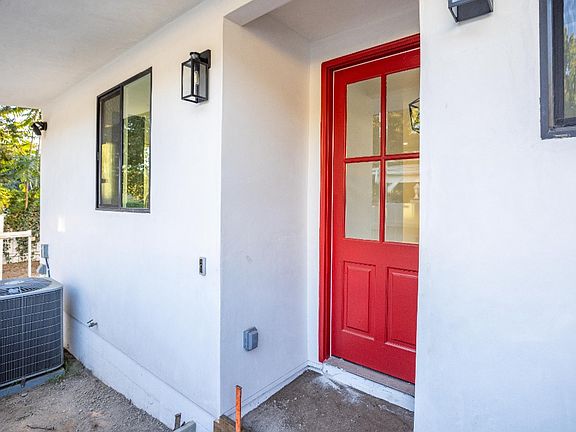 2nd image of 340 1/2 W Ventura St