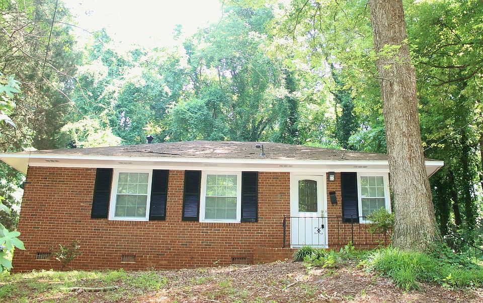 Home minutes from uptown CLT