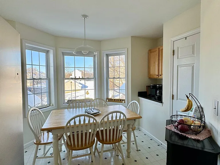 4003 Hancock Dr — Photo 2