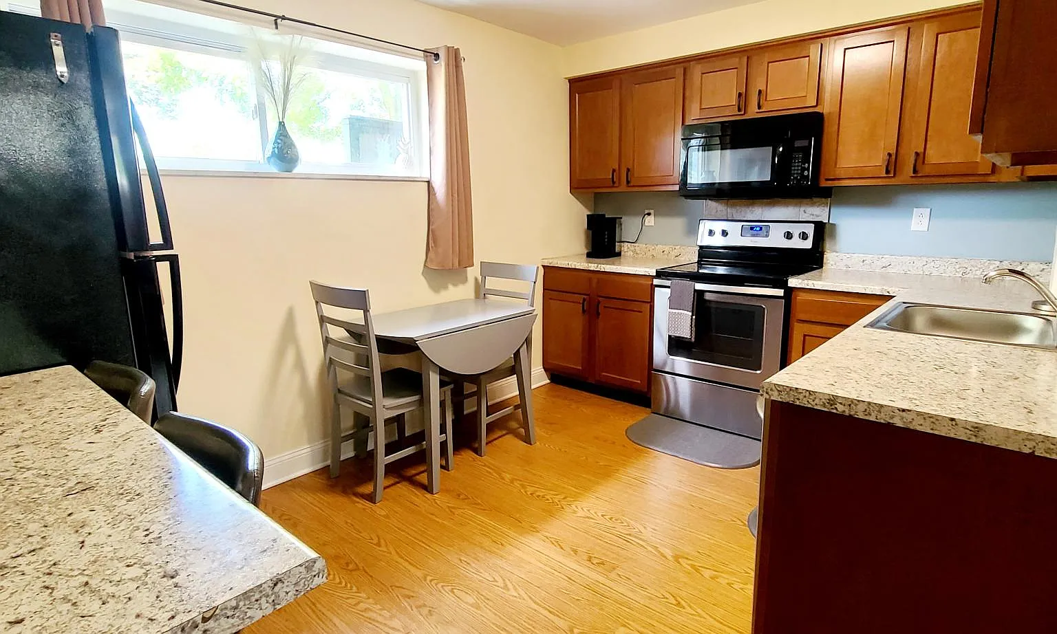 2 bed, 1.5 bath, 1100 sqft, $1,500 — Photo 4