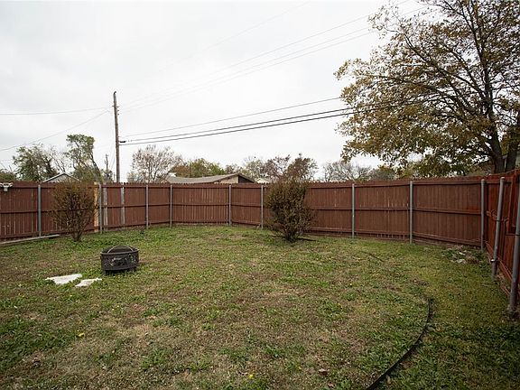 3rd image of 2523 Rosewood Dr