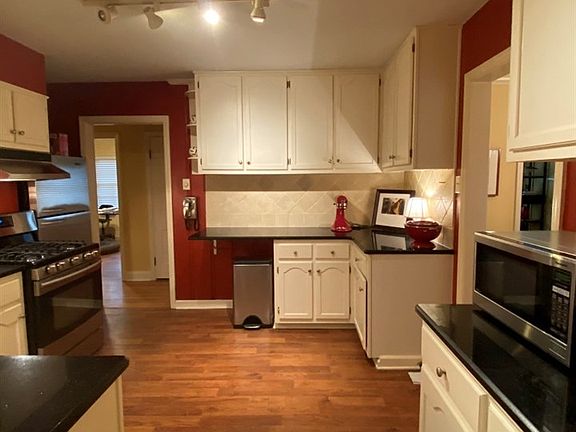 5th image of 1115 Kings Park Dr