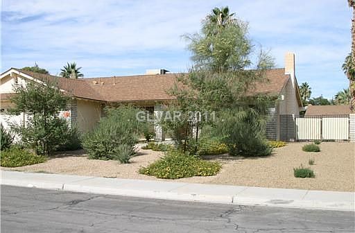 2nd image of 3714 Nicole St