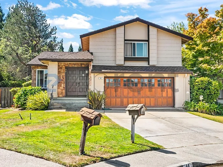 44 Bridlepath Ct — Photo 1