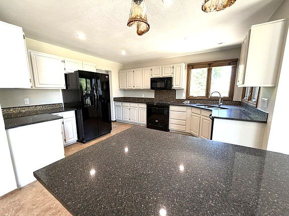 5th image of 6793 Blackhawk Ct