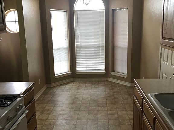 3rd image of 1215 Lisa Ln