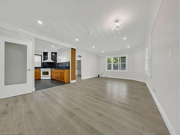 5th image of 271 Bedford Rd