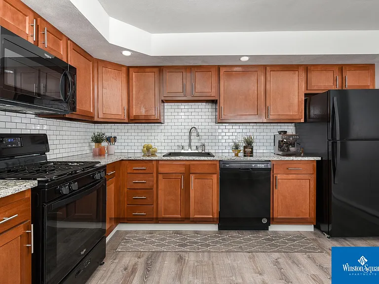 Winston Square Apartments — Photo 9