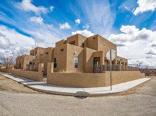 2 Flower Garland Rd, Santa Fe, NM 87508