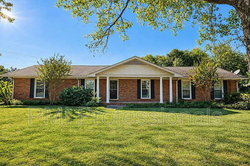 2988 Parkwood Dr