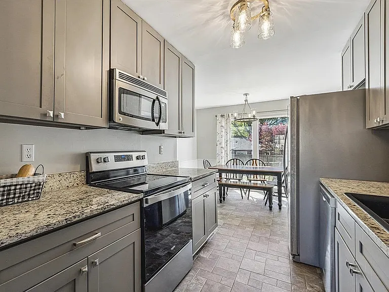 8021 Brooxie Cv — Photo 6