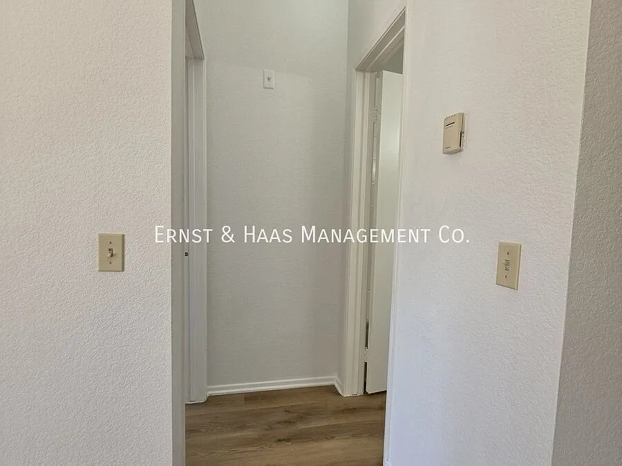 Charming 2-Bedroom Apartment In Long Beach! *Move-In Special* — Photo 4