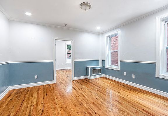 3rd image of 317 Woodbine St APT 1F