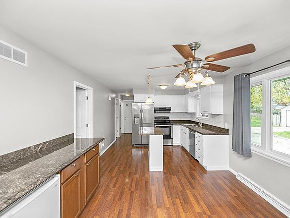 3rd image of 1115 Laurel St