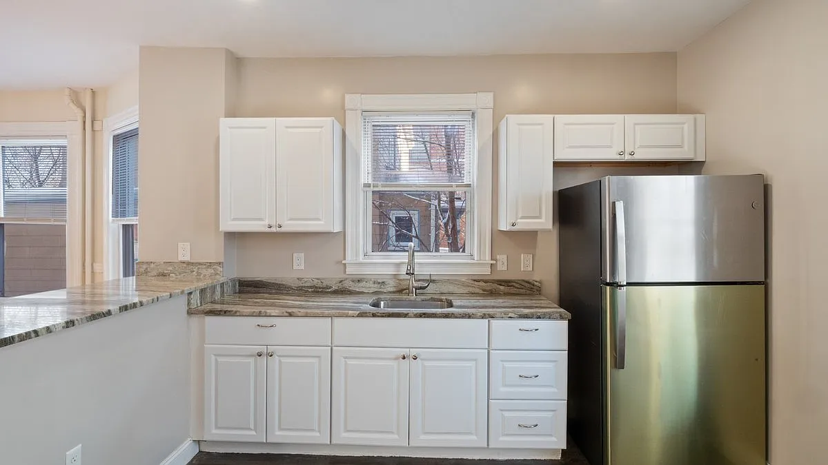 3 bed, 1400 sqft, $2,900 — Photo 3