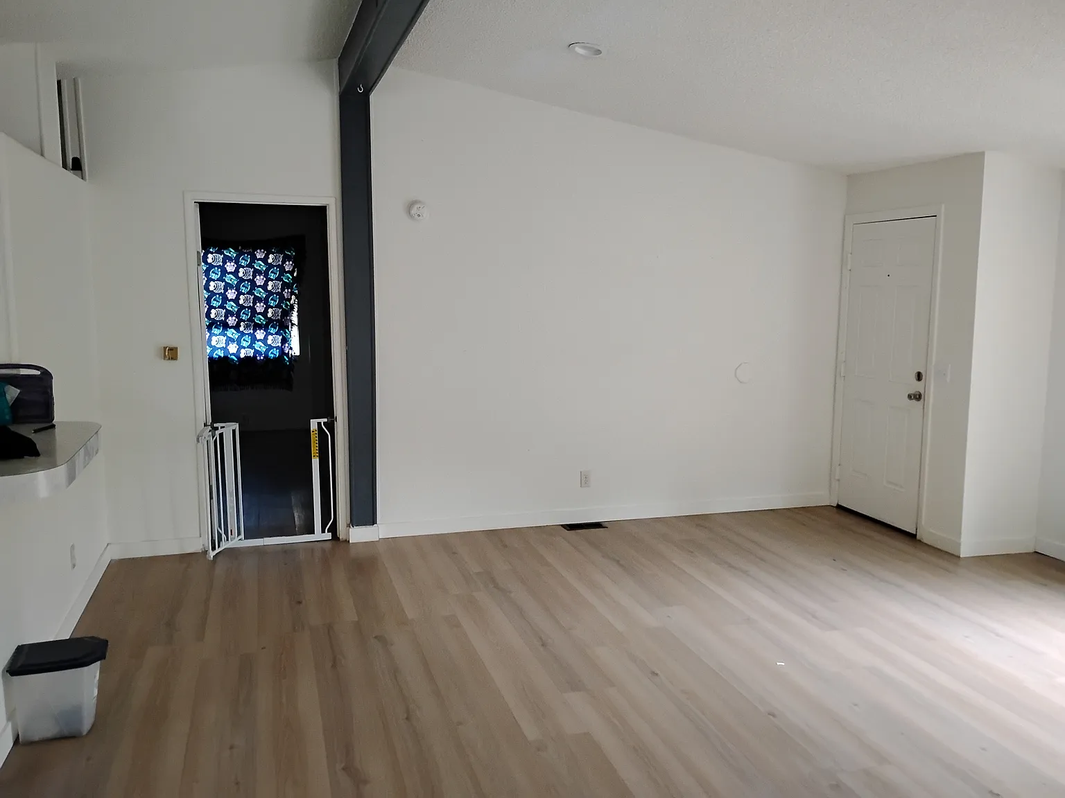 3 bed, 1296 sqft, $2,500 — Photo 4