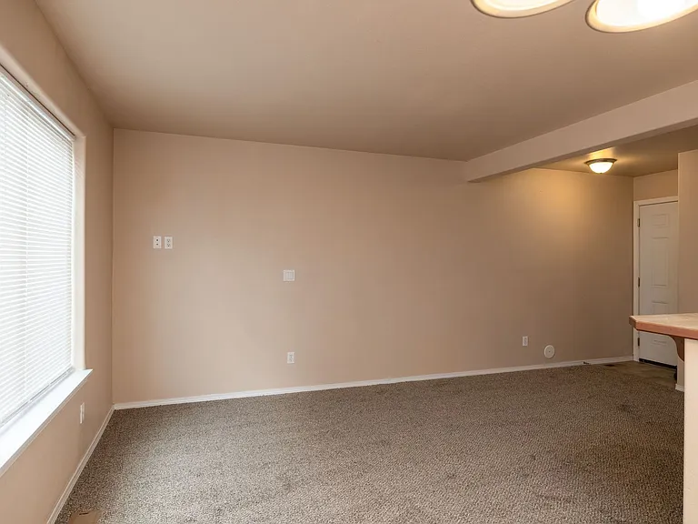 326 S Thierman Rd — Photo 10
