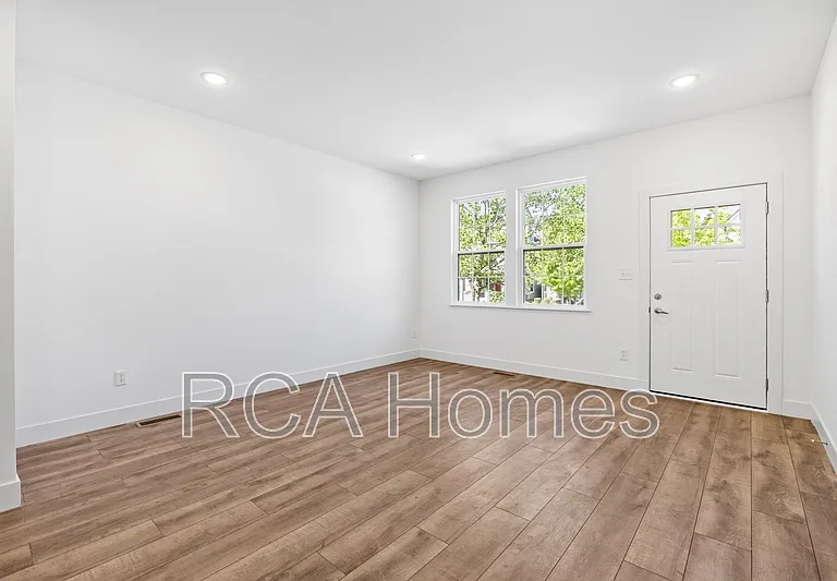 2739 Guilford Ave #D — Photo 4
