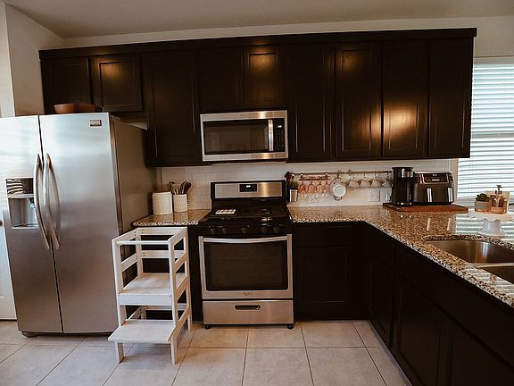 3rd image of 1753 Yaupon Grove Ln