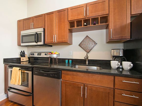 3rd image of 213 E Broad St #200