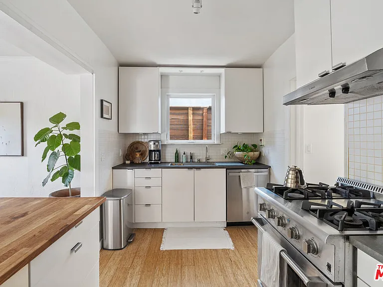 648 Palms Blvd — Photo 15