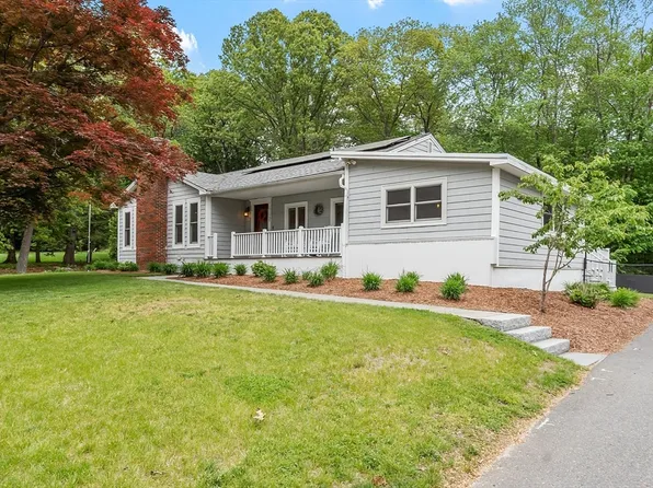 130 Robin Hill Rd, Chelmsford, MA 01824
