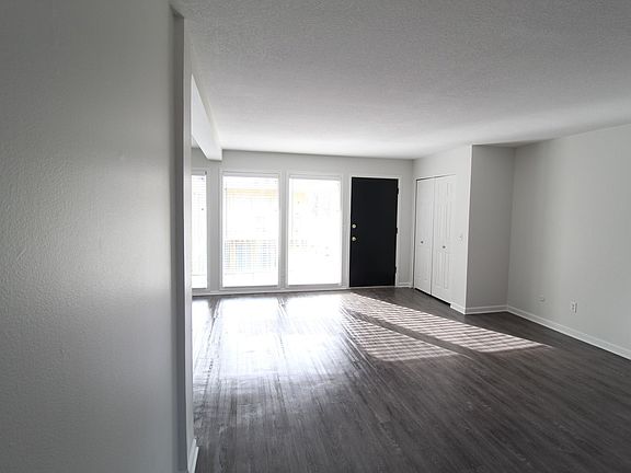 4th image of 4455 Jefferson St #4