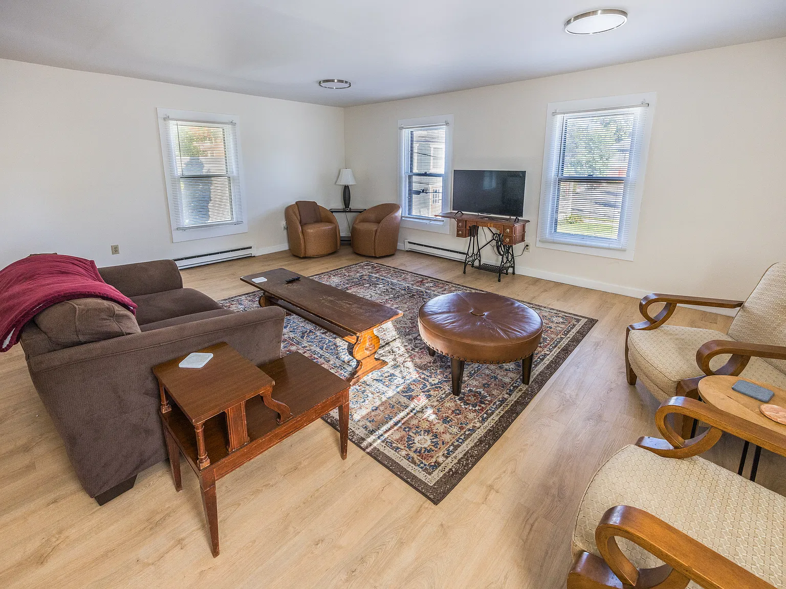 2 bed, 1000 sqft, $2,200 — Photo 2