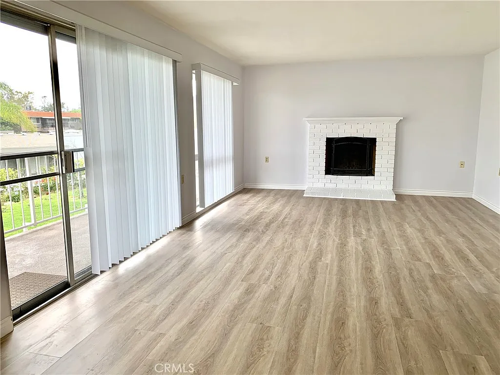 2 bed, 1057 sqft, $2,900 — Photo 3