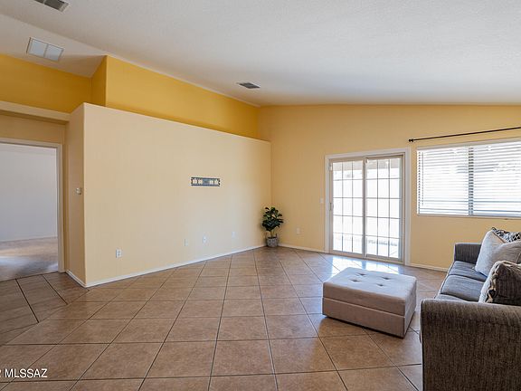 2nd image of 811 S Painted River Way