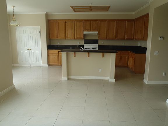 5th image of 27867 Rosemary St