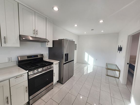 5th image of 7123 Cantaloupe Ave