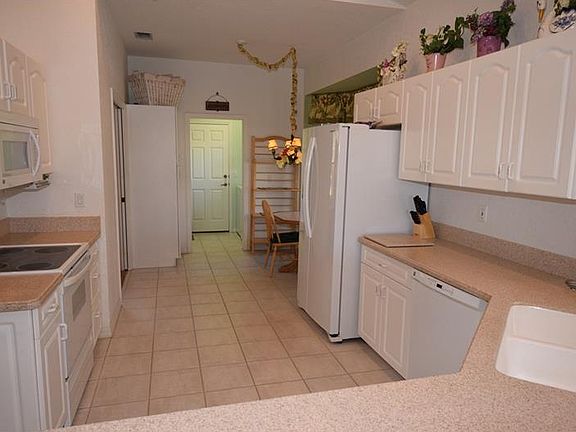3rd image of 407 Oak Heritage Dr