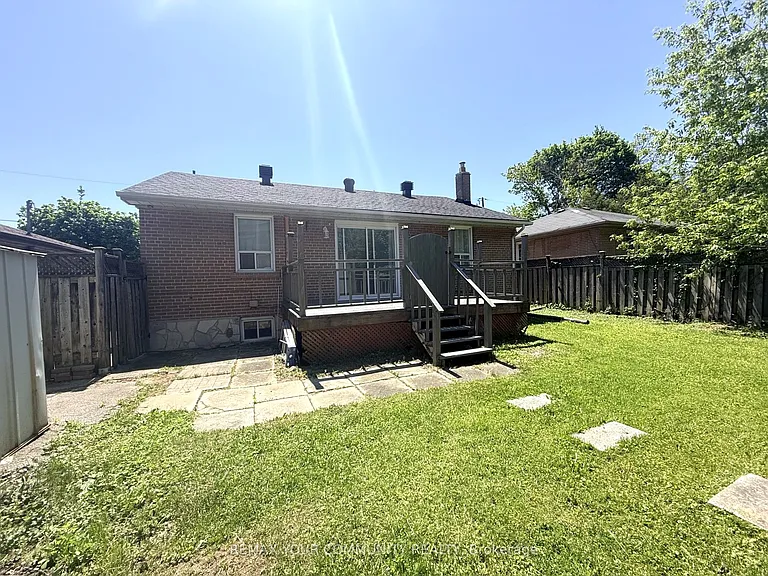 387 Paliser Cres N #MAIN — Photo 16