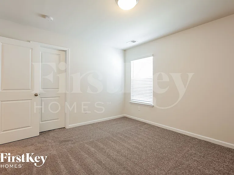 302 Stonefence Dr — Photo 16
