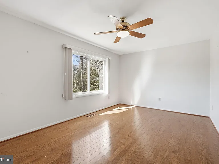 Room for rent, 10'11" x 16'9".