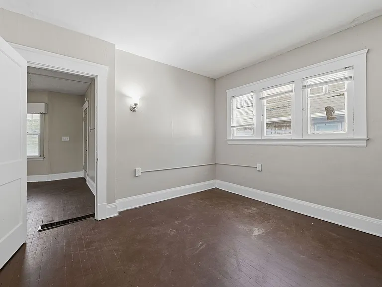 11611 Fairport Avenue — Photo 33
