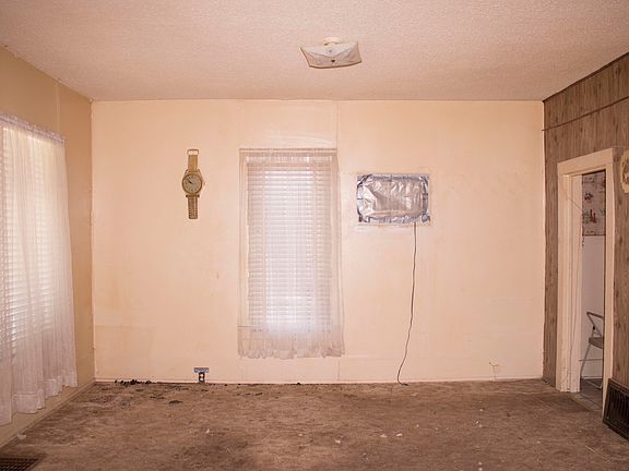 4th image of 1205 E Main St