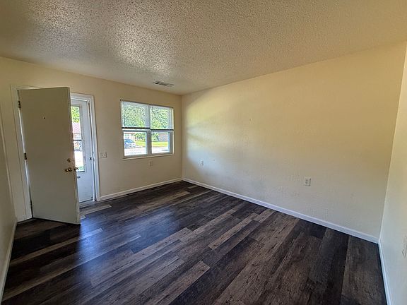 4th image of 810 N 2nd St APT 3
