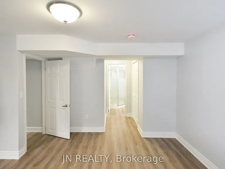 34 McEchearn Cres #LOWER — Photo 15