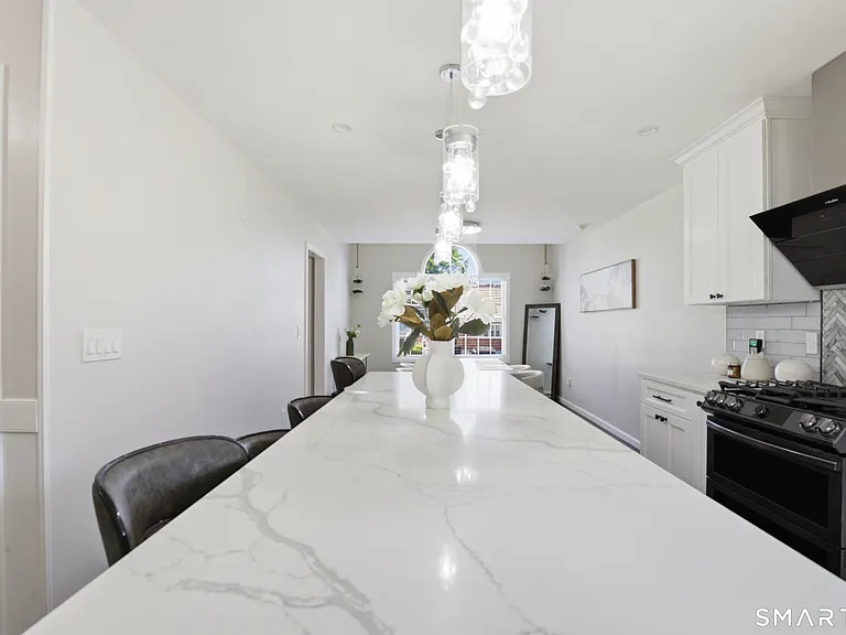 305 Sylvan St — Photo 5