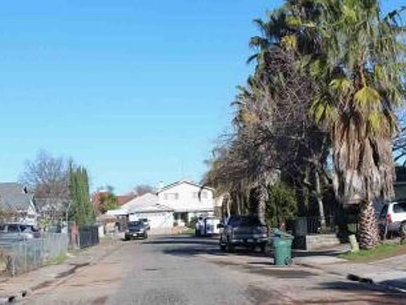 Exterior Neighborhood (street photo)